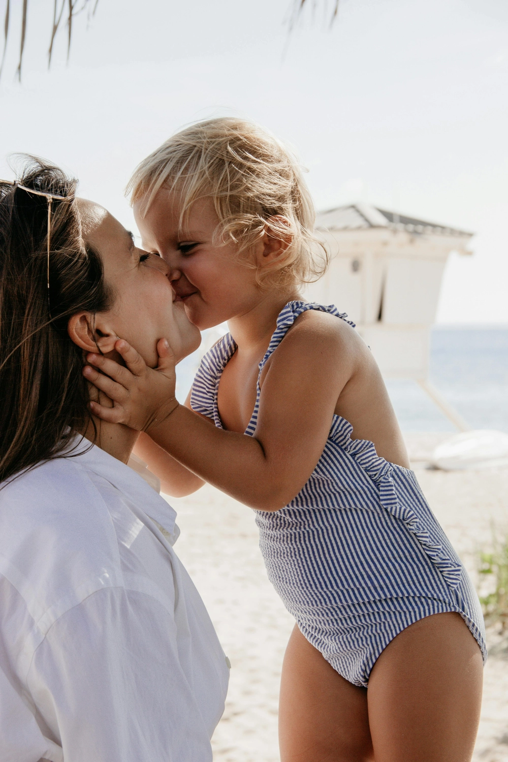 Jana Tolle - Coaching für Mütter - Eine Mutter mit Kind am Strand